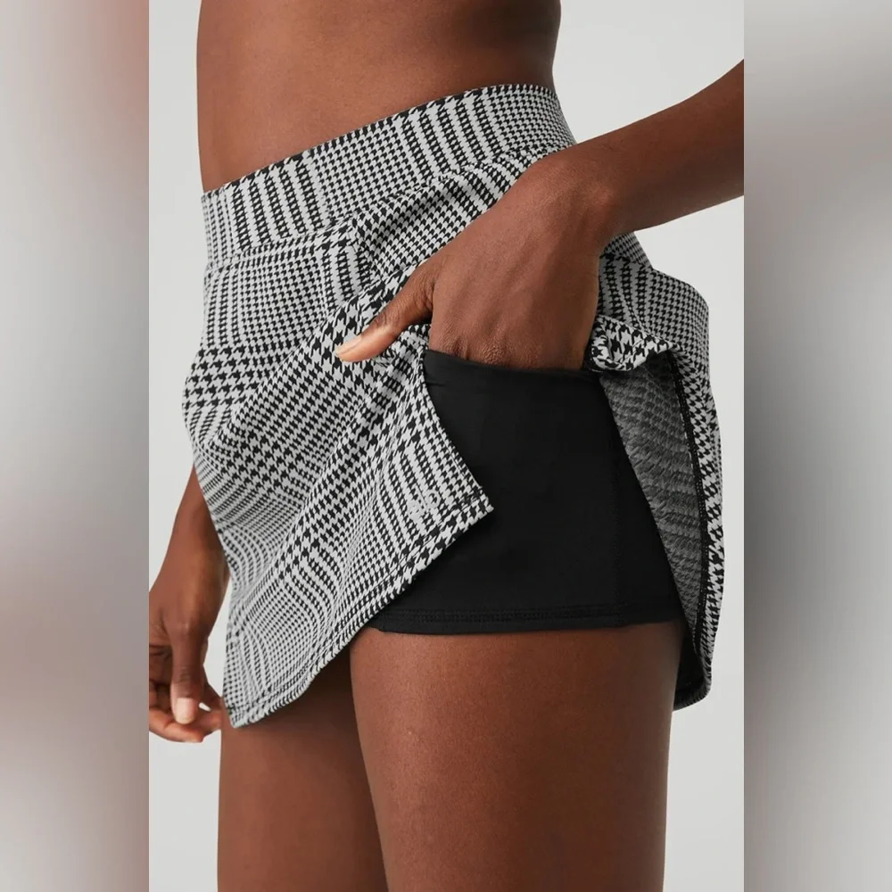 NWOT Alo Yoga Jacquard Glenplaid Tennis Skirt Titanium / Black Size XXS